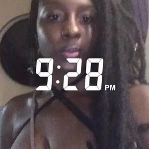 Meet your Posher, Lora